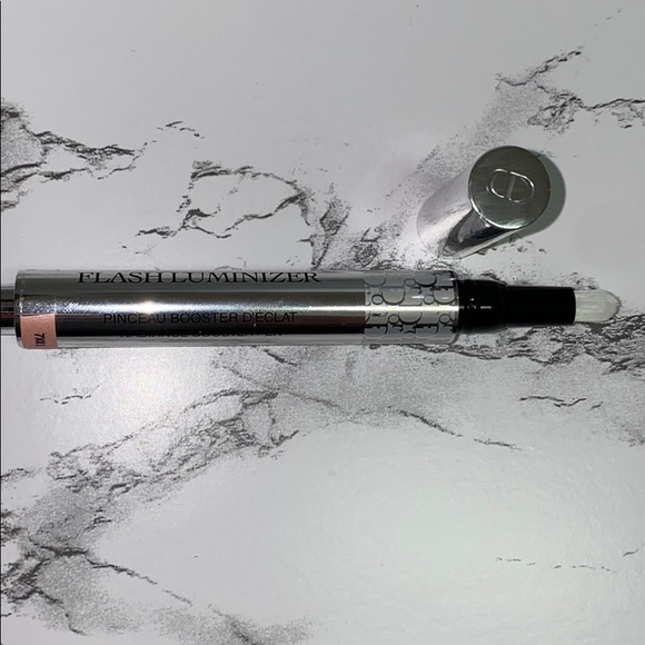Dior Other - NWOB Dior Flash Luminizer radiance booster pen 800